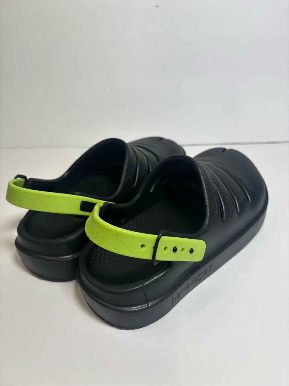 Havaianas Kids Black & Lime Green Sandals Size 13C/1Y EU 31/32